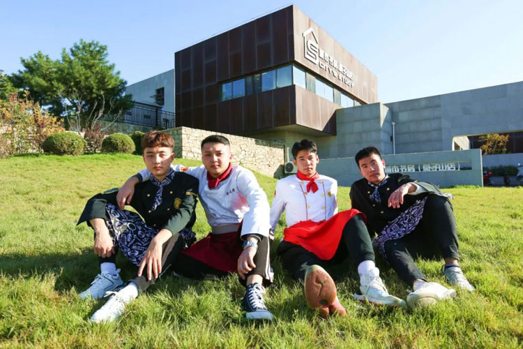 1702779875215761.jpg 5.jpg