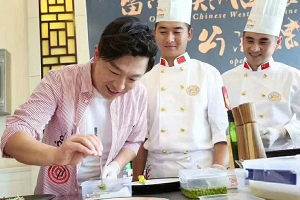 ����|�������W(xu��)У 30����c