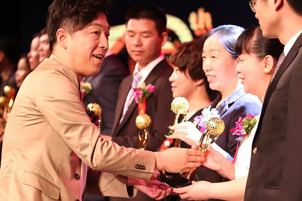 ����|�������W(xu��)У 30����c