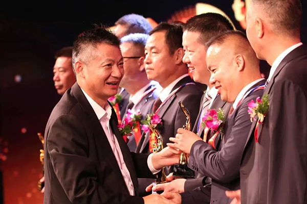 ����|�������W(xu��)У 30����c