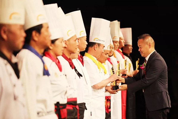 ����|�������W(xu��)У 30����c