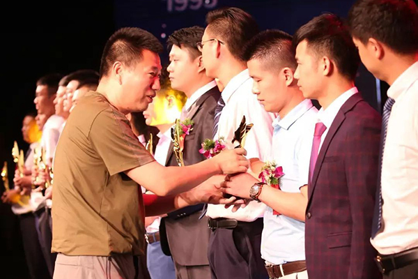 ����|�������W(xu��)У 30����c