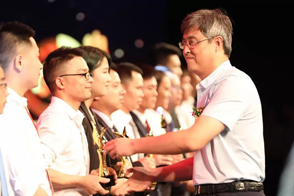 ����|�������W(xu��)У 30����c