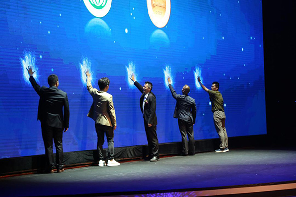 ����|�������W(xu��)У 30����c