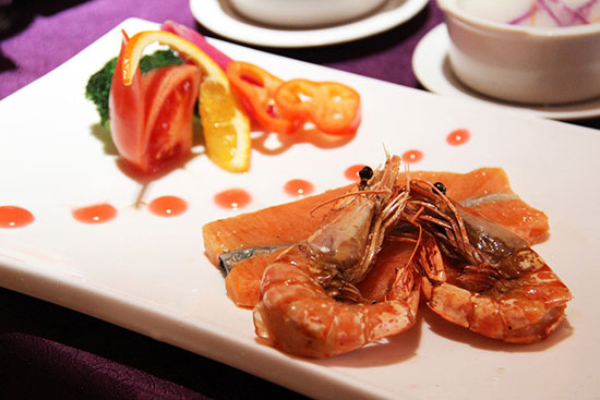 �����~���r