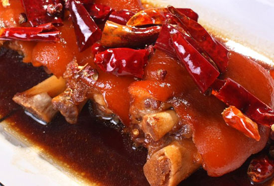 �����i��